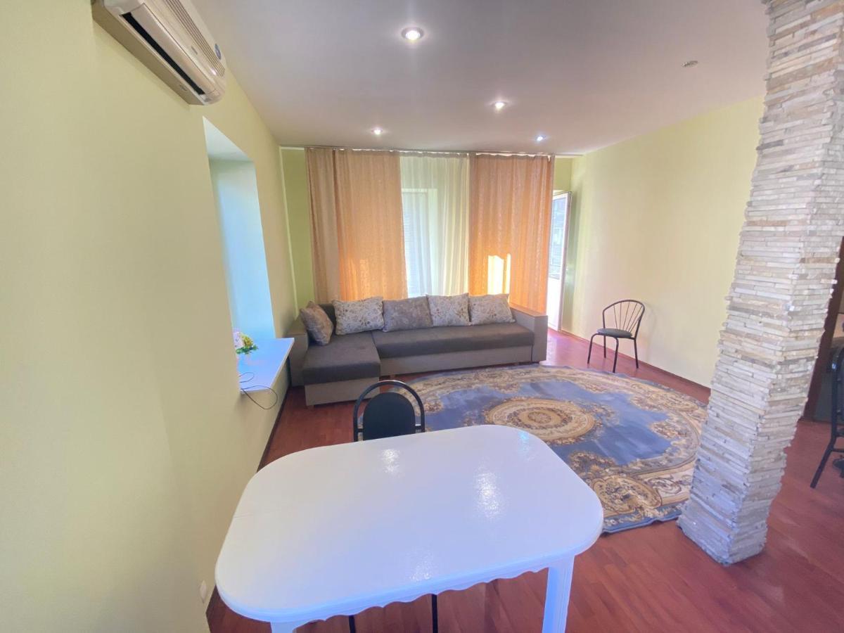 White New Apartments Ultracentral 2-Rooms In The Heart คีชีเนา ภายนอก รูปภาพ