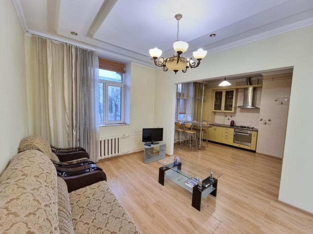 White New Apartments Ultracentral 2-Rooms In The Heart คีชีเนา ภายนอก รูปภาพ