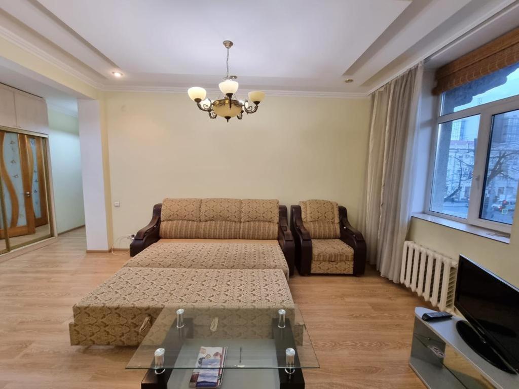 White New Apartments Ultracentral 2-Rooms In The Heart คีชีเนา ภายนอก รูปภาพ